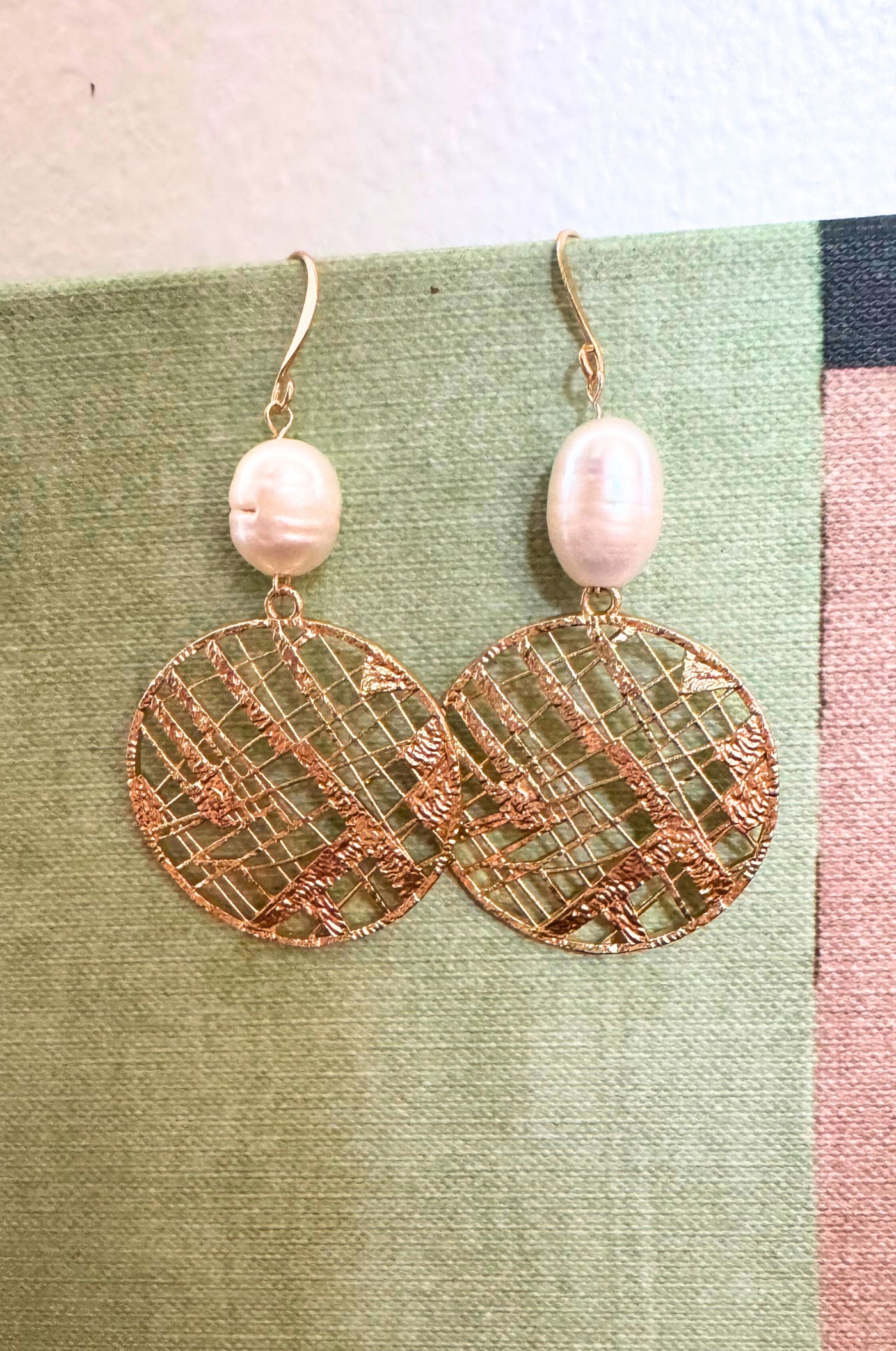 Pearl & Gold Filigree Earrings